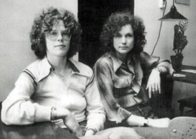 Dorelies Kraakman and Sylvia Bodnár in their bookshop, 1975