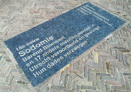 Memorial stone for the sodomite persecution, placed in 1999 on the Dom square in Utrecht in front of the WWII monument.