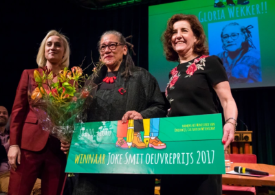 Gloria Wekker receives the Joke Smit Oeuvre Award 2017